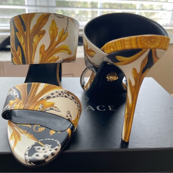 VERSACE Monogram Barocco Print slip on high heel sandals/mules! NEW!NIB! SIZE 40 - Picture 3 of 3